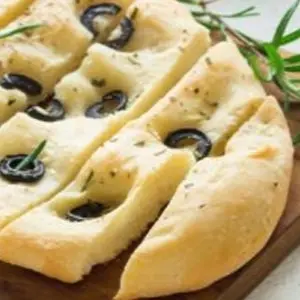 Pan de aceite de oliva con aceitunas