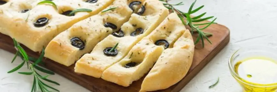 Pan de aceite de oliva con aceitunas
