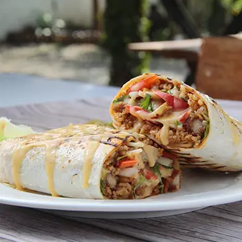 Burrito de verdura con dip de chipotle